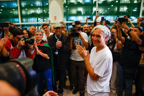 El Gobierno tuvo esta semana el detalle de <a href="https://www.elmundo.es/espana/2025/10/07/68e4e408e9cf4af6028b4583.html">retrasar la votación del embargo contra Israel</a> en