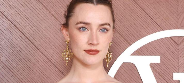 Saoirse Ronan, en el desfile de Louis Vuitton en la Paris Fashion Week 2025. / Marc Piasecki
