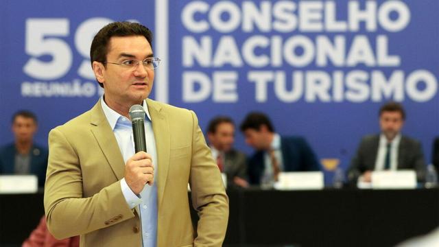 Celso Sabino contraria Partido e permanece no Ministério do Turismo |ヨゴネットブラジル