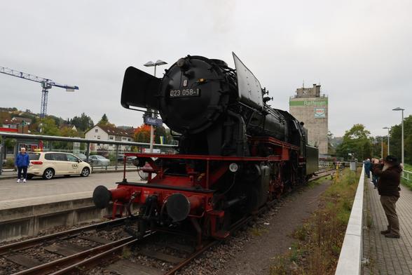 23 058 während des Fahrtrichtungswechsels in Kusel