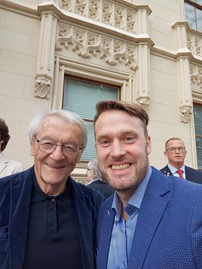 Mit dem ehemaligen Politiker, Bundeskanzler und Rechtswissenschaftler Wolfgang Schüssel im Schloss Hernstein zu den außenpolitischen Gespräche. @una.austria 

Es ist ein Ort wo globale Tendenzen und sicherheitspolitische Fragen besprochen werden. 

Und the one and only @gunther.fehlinger.jahn im Hintergrund zu sehen mischt wie immer mit. 

#Geopolitik #Frieden #nato #usa #eu #europa #schüssel #schlosshernstein