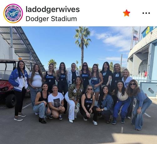 ドジャース「夫人会」のインスタグラム（＠ｌａｄｏｄｇｅｒｗｉｖｅｓ）より