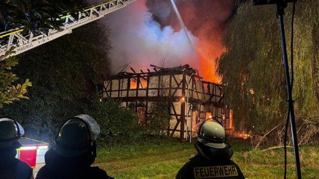 Die EJZ fasst zusammen, was zum Göhrder Jagdschloss bekannt ist: zu den Brandermittlungen, dem Zustand und der Historie des Schlosses, zur Eigentümerin und ihren Plänen für das Areal