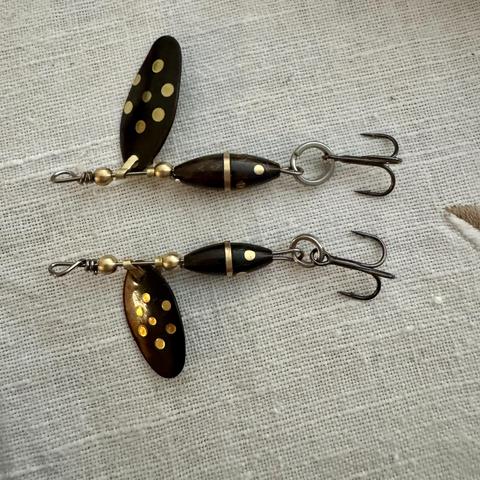 Två lagade spinnare.