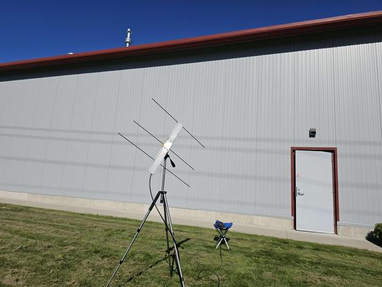 Picture of Yagi antenna on Tripod.