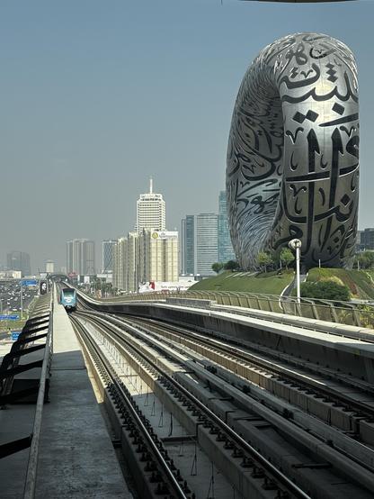 Red Line Bahn am Museum of Future in Dubai