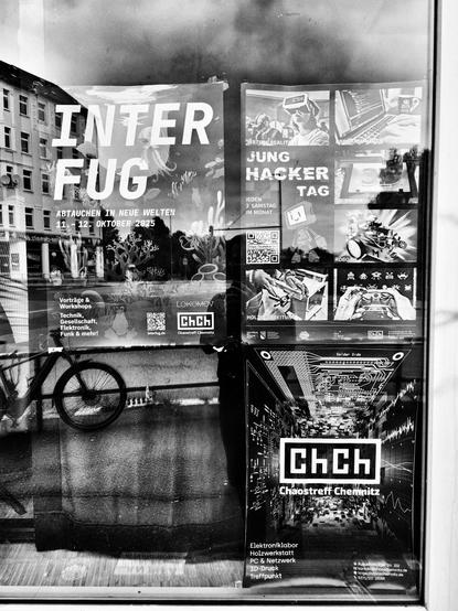 Verschiedene Poster mit Werbung für Events des Chaos Computer Clubs Chemnitz.