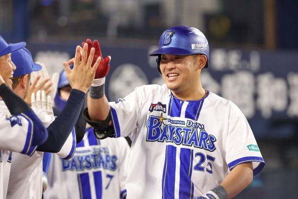 Yoshitomo Tsutsugo produces vintage performance in Climax Series opener