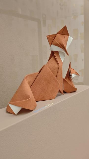 Origami vossen; rood - witte kleur

Origami Füchse; rot - weiße Farbe
