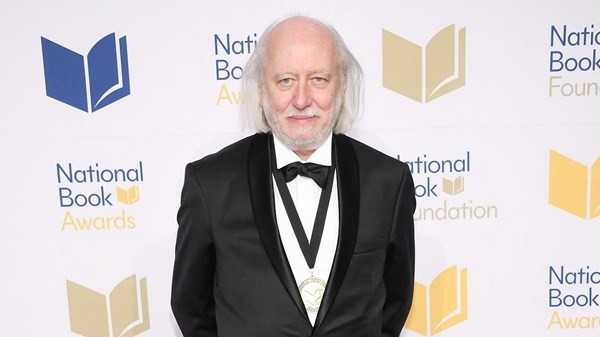 الرؤية الإنسانية تقود «لاسلو» للفوز بـ«نوبل للآداب»