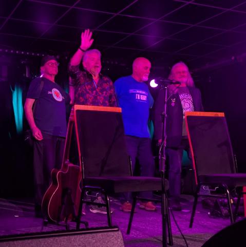 Same guys in the same order standing for final bows. Simon has a hand in the air