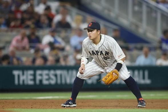 Japanese Star Murakami Shows Out with Stearns In Attendence