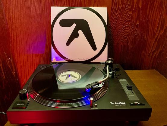 Now spinning:
Aphex Twin - Selected Ambient Works 85 - 92  (2 LP)