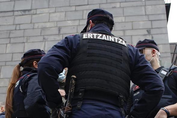 Agentes de la Ertzaintza. (Europa Press)
