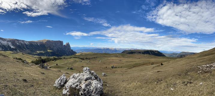 Panorama von der Saiser-Alm über die Dolomiten…