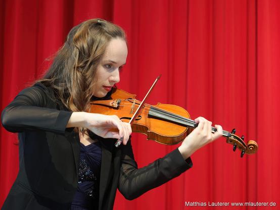 Die Violinistiin Lea Brückner.