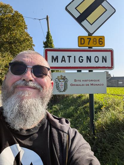 Ma gueule rejouie devant Matignon