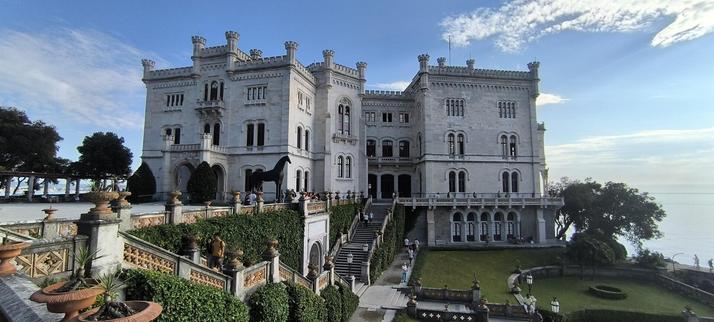 Castello Miramare, Trieste, Italia
#castello #castel #chateau #miramare #castellomiramare #trieste #italie #italia #italy