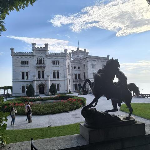 Castello Miramare, Trieste, Italia
#castello #castel #chateau #miramare #castellomiramare #trieste #italie #italia #italy