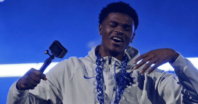 kentucky-taylor-soule-got-kenny-brooks-signature-tattooed-on-her-leg