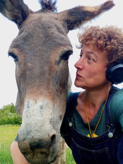 Selfie avec ma pote Surprise. 
Elle vous regarde comme pour vous dire : 
Dis donc vous ?!
Je la regarde comme pour lui dire : 
Et oui, c'est la vie !