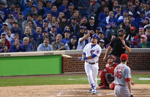 Kyle Schwarber hits home-run ball that lands atop Wrigley Field's right-field scoreboard