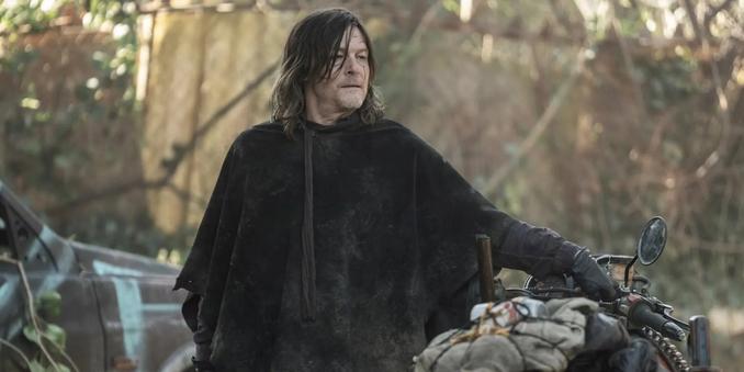 <img alt="The Walking Dead: Daryl Dixon 3 – il trailer anticipa salvataggi disperati e nuovi conflitti in Spagna" class="webfeedsFeaturedVisual wp-post-image" height="900" src="https://i1.wp.com/static0.srcdn.com/wordpress/wp-content/uploads/2025/10/daryl-wearing-a-poncho-next-to-a-motorcycle-in-the-walking-dead-daryl-dixon-season-3-episode-6.jpg?w=1600&amp;h=900&amp;fit=crop&amp;w=1600&amp;resize=1600,900&amp;ssl=1" style="display: block; margin-bottom: 5px; clear: both;" title="The Walking Dead: Daryl Dixon 3 – il trailer anticipa salvataggi disperati e nuovi conflitti in Spagna" width="1600" /><div class="starw-prima-del-contenuto_4" id="starw-2450774130"><div id="addendoContainer_Interstitial"></div></div><p>Il trailer della terza stagione di <em>The Walking Dead: Daryl Dixon</em> ha rivelato alcune delle missioni di salvataggio più rischiose della serie, mostrando un crescendo di tensione tra Daryl, Carol e i nuovi personaggi introdotti in Spagna. Dopo gli eventi drammatici dell’episodio 6, le sorti di Justina e degli altri prigionieri di El Alcázar si intrecciano con un intricato gioco di potere che minaccia di cambiare per sempre gli equilibri della storia.</p><div class="starw-contenuto_6" id="starw-1152922472" style="margin-top: 2px; margin-bottom: 2px;"><!-- BOX 300x250 Articolo 1 -->
<div id="addendoContainer_9001" style="width: 300px; height: 250px;">
</div></div>
<h2>Le conseguenze del fallimento e la svolta di Carol</h2>
<p>L’episodio precedente aveva posto le b