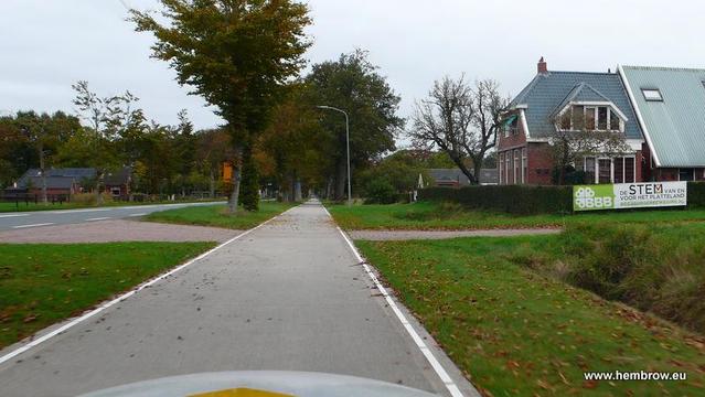 Cycling along through the Dutch countryside on one of the very nice cycIepaths that we have, I see a sign calling for people to vote for the BBB - a far right party which pretends to be interested in farmers interests but these days mainly just hates foreigners. They were in any case never really interested in farmers who grew vegetables, because they didn't buy feed from the companies which sponsored this "party".