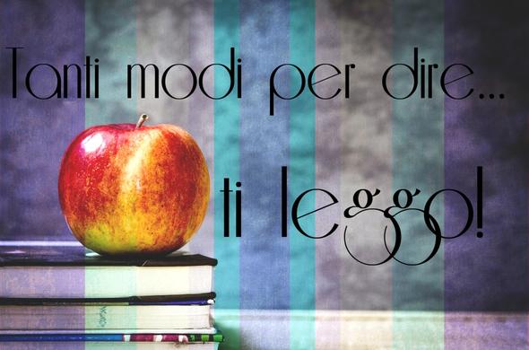 Etichetta della categoria Tanti modo per dire... ti leggo!: raffigura, sulla sinistra, una mela rossa e gialla sopra dei libri