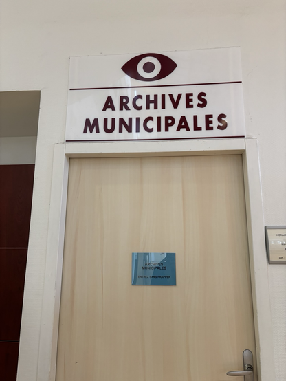 Porte des Archives municipales de Mâcon