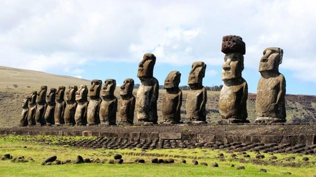 モアイ像が“歩いて”移動したことを、研究者たちがついに証明した | WIRED.jp