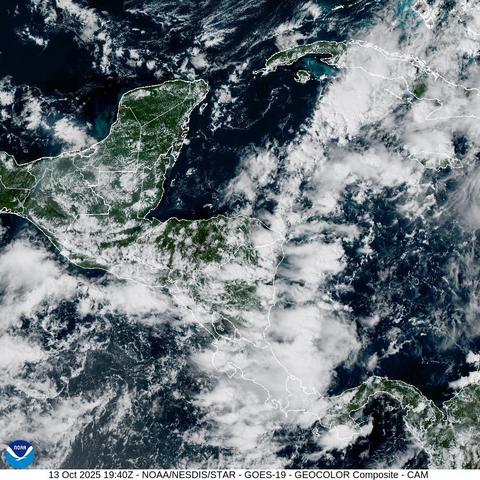 Imagen satelital que ilustra las condiciones atmosféricas sobre el territorio de América Central.