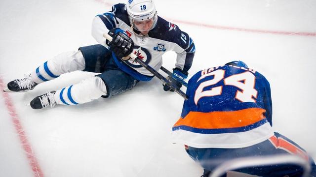 Winnipeg Jets beat New York Islanders 5-2