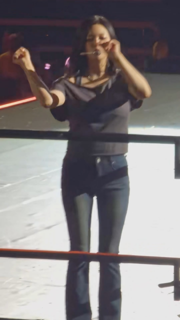 251011 - A pair of jeans and t-shirt, and Jeongyeon looks incredibly good