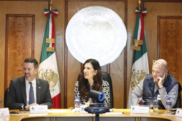 Kenia López Rabadán