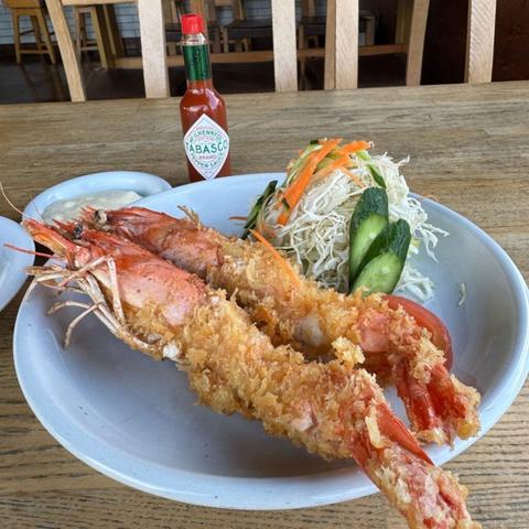 【今治市】40年愛される「PITON」で出会う! 新登場のジャンボ海老フライ定食