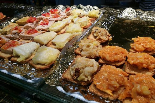 Tapas en la barra de un bar. (Getty Images)