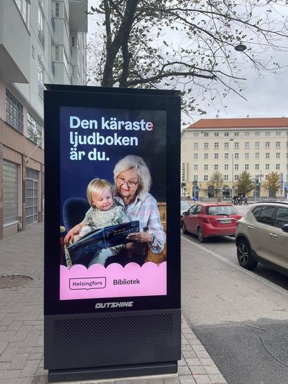 Reklamen var mor- eller farmor läser till barn. Text: ”Den käraste ljudboken är du.”