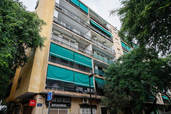 Exterior del edificio de la calle Luis Fenollet, en Valencia, donde fueron hallados los restos de Antonio Famoso.