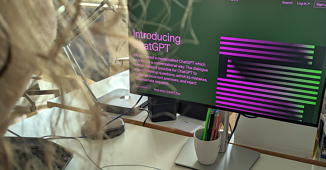 Mensch vor ChatGBT Bildschirm