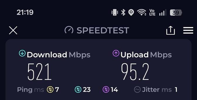 The speedtest app shows a download speed of 521Mbps and 95.2Mbps