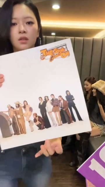 251011 - Jeongyeon showing another version of the album