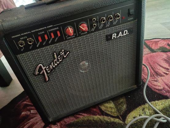 Fenderin R.A.D. -kitaravahvistin
