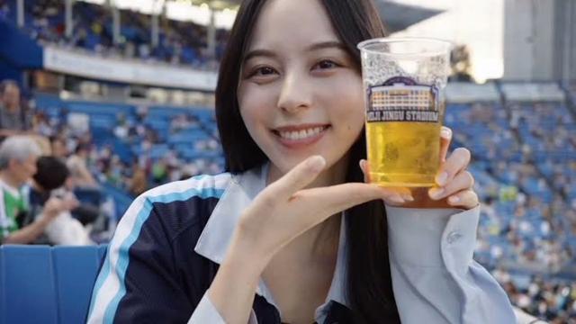 夫は１６歳上の人気芸人…山本萩子が地元で「サギ撲滅大使」　６年ぶり制服姿に「背筋が伸びた！！」