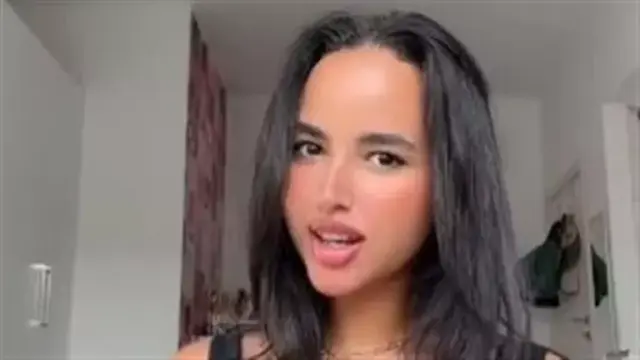 أمينة ابنة نسرين أمين تخطف الأنظار بإطلالة جريئة داخل ملعب التنس (صور)