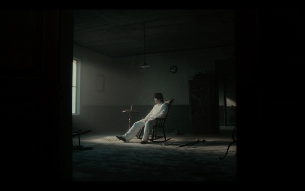 Mrs. GREEN APPLE、映画『#真相をお話しします』主題歌“天国”オフィシャル・リリック・ビデオ公開。大森元貴が歌い紡いでいく様をワンカット長回しで撮影 - TOWER RECORDS ONLINE