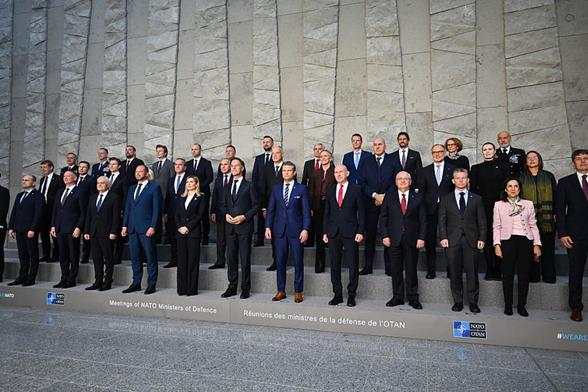 Foto de familia de la reunión de ministros de Defensa de la OTAN, en la sede de la Alianza de Bruselas, el 15 de octubre de 2025. (Dursun Aydemir / Anadolu via Getty Images)