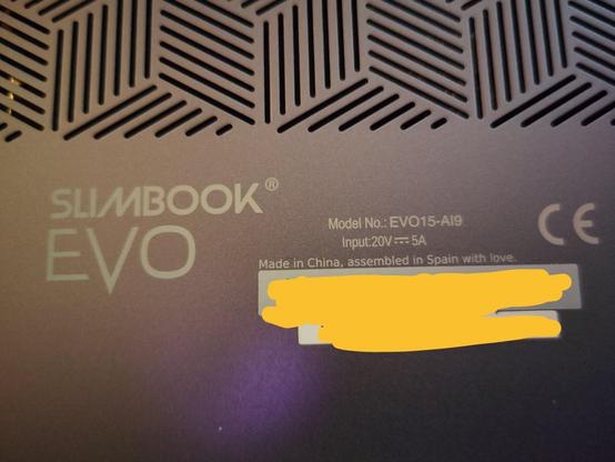 Slimbook EVO backside: "made in China, assembled in Spain with love" 💕
