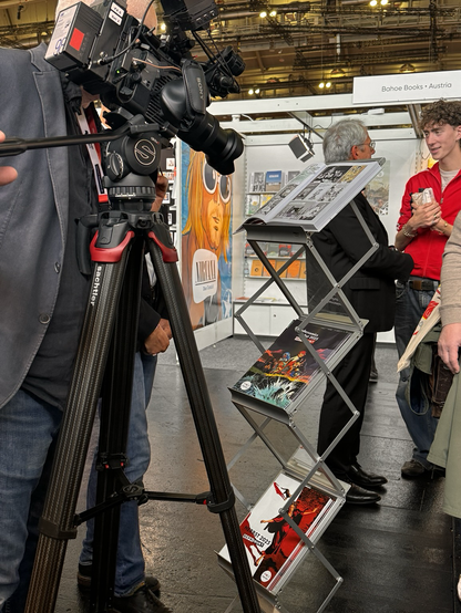 Jetzt werden Seiten aus demComic selbst gefilmt.