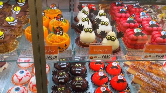 Halloween Spooky and Cute Cakes Eyeball Cake